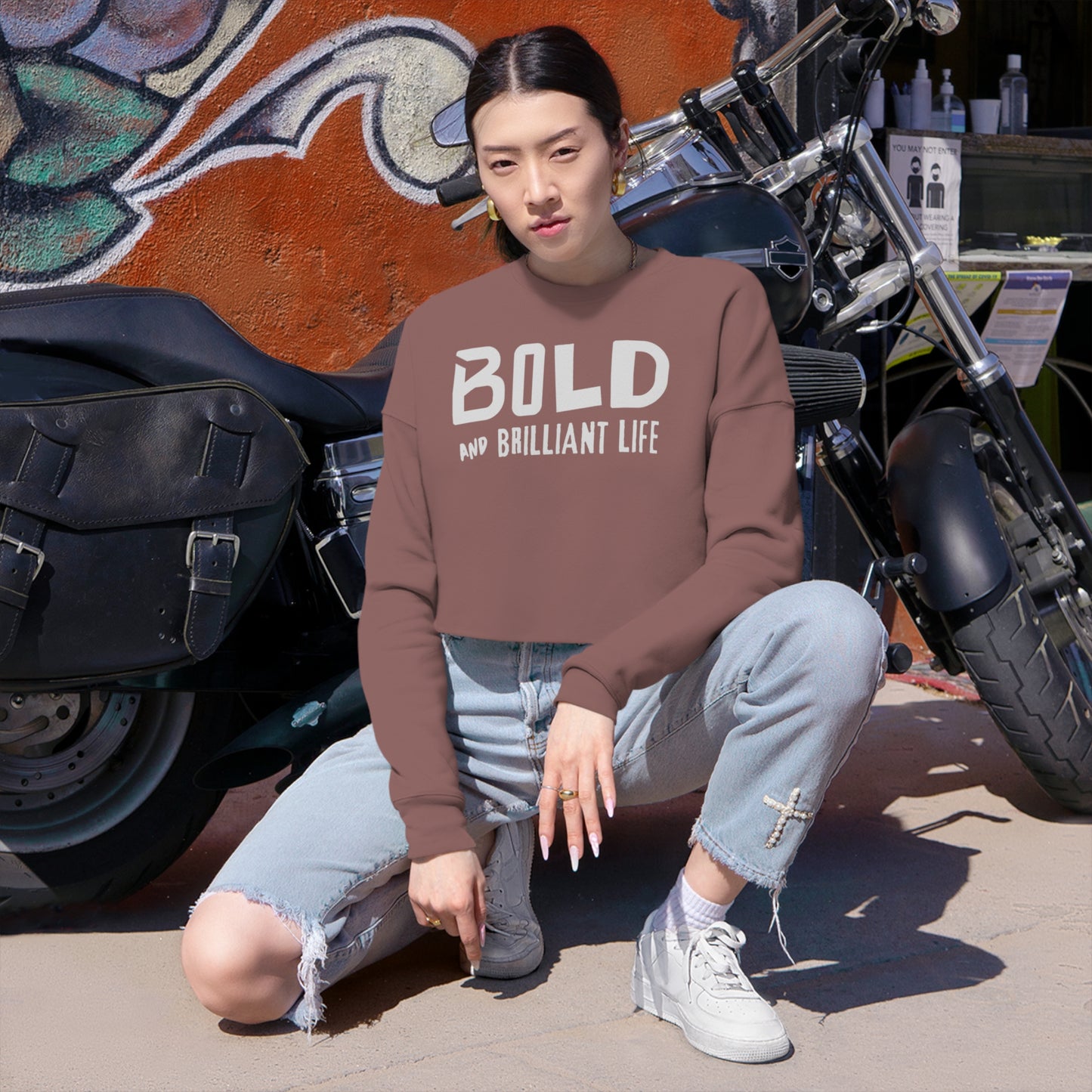 BOLD CROPPED SWEATSHIRT